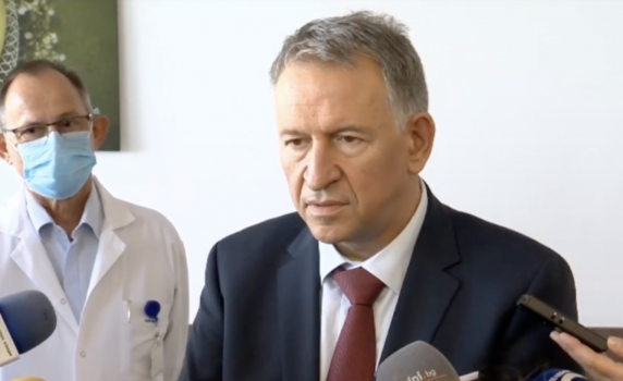 Кацаров: МОН трябва да реши дали големите ученици могат да се тестват с тестове за възрастни