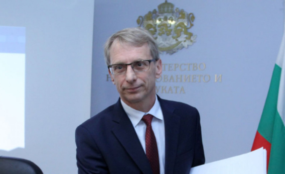 Денков: Осигурени са тестове за следващата седмица за учениците