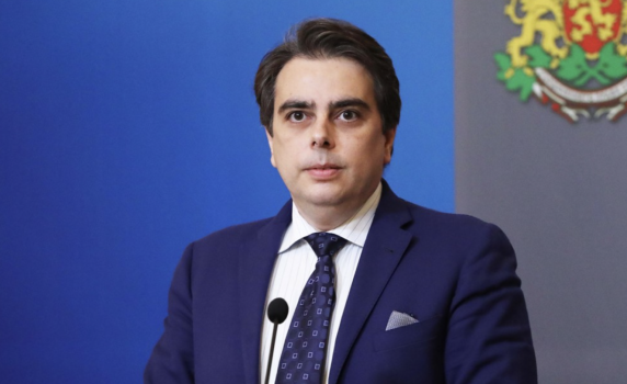 Асен Василев: Бюджетът е все още на плюс