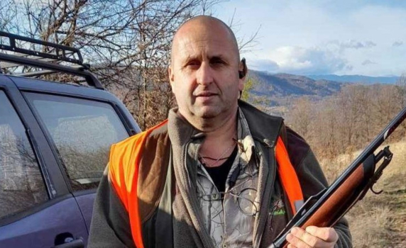 Двойник на Радев охранява Троянския манастир