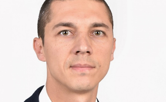 Клакьорът от предизборните срещи на Кирил Петков стана зам.-председател на НС