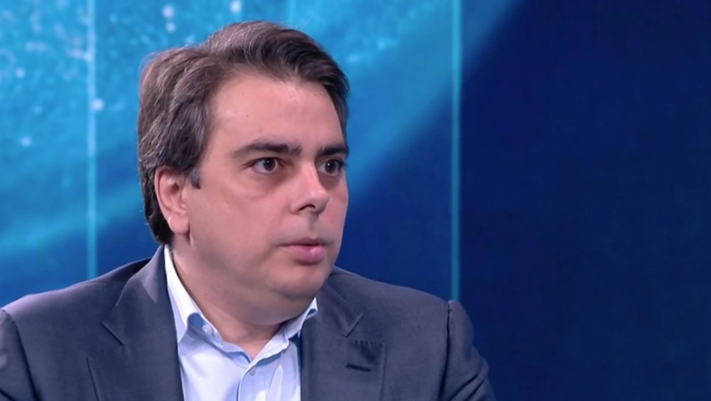 Асен Василев: 30 000 души ще бъдат съкратени от държавната администрация до края на 2022-а