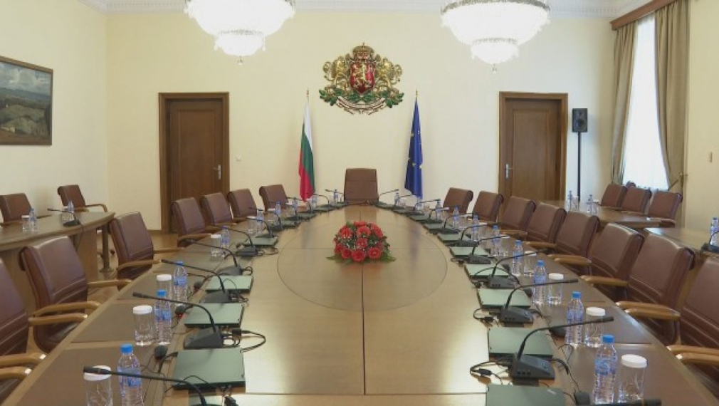 Структурата на кабинета: ПП с 8 министри, БСП – 4, ИТН – също 4, ДБ – 3