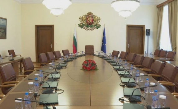 Структурата на кабинета: ПП с 8 министри, БСП – 4, ИТН – също 4, ДБ – 3