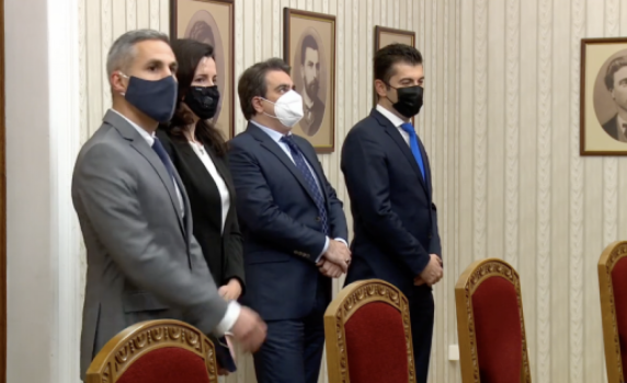 Министерство на държавните предприятия има в Индонезия, Папуа Нова Гвинея, Намибия. Опитайте с Министерство на Истината
