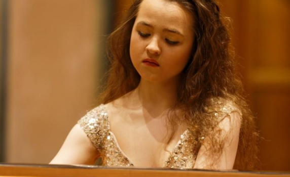 18-годишната Летиция Хан свири Моцарт със Софийската филхармония