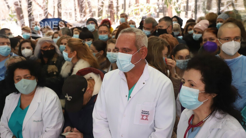Лекарите от болница „Лозенец": Кацаров прави безумия