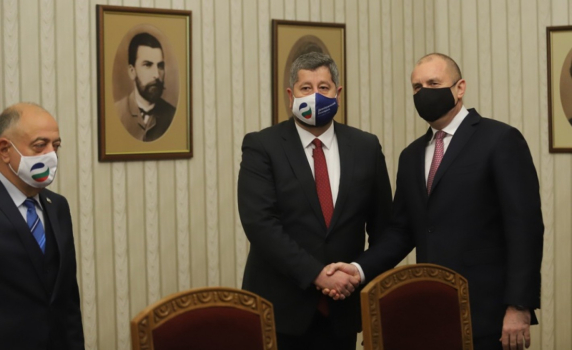 ДБ настоява да се сменят шефове на спецслужби