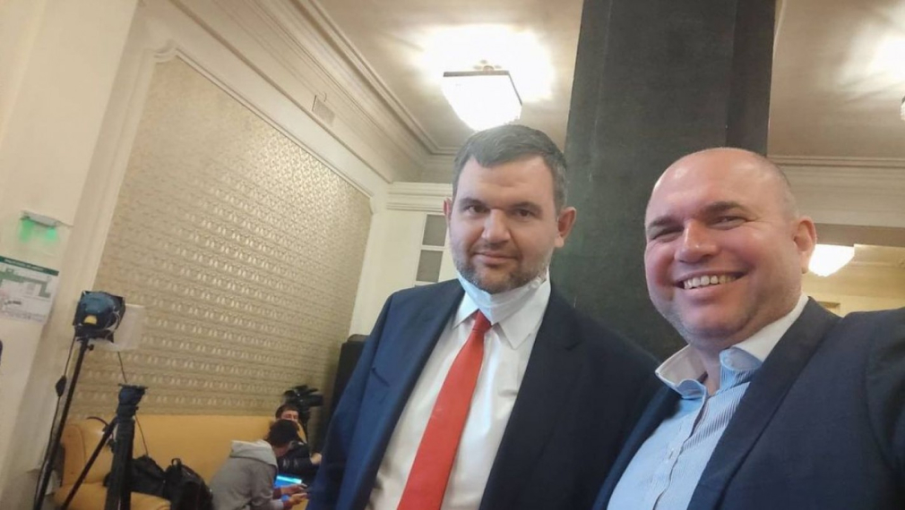 Снимка на Владислав Панев с Пеевски вбеси избирателите на ДБ