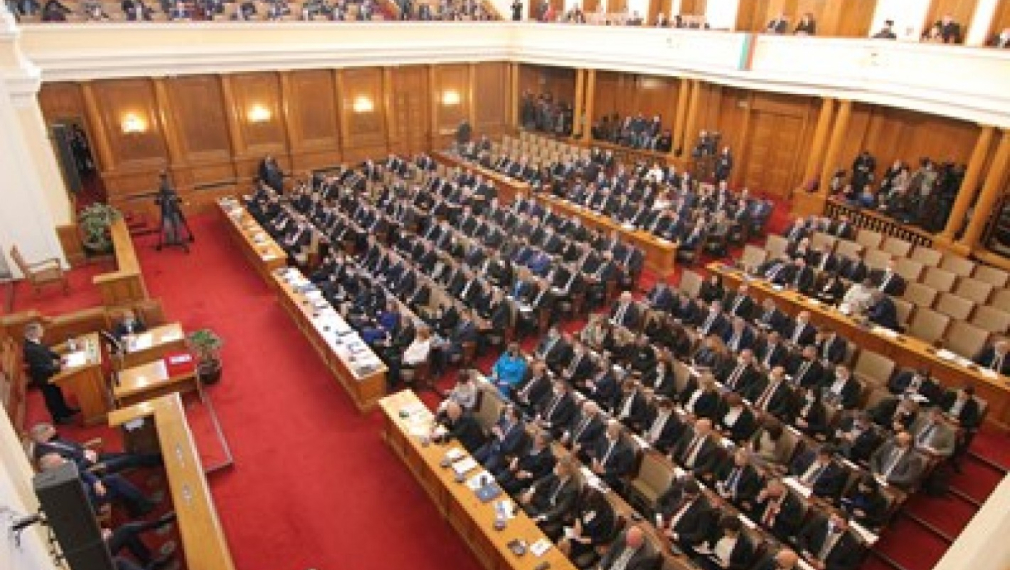 Новите правила в парламента: без говорене по телефона и "сричане" на законопроекти