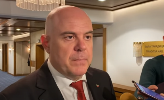 Гешев отговори на Кирил Петков: Няма да подавам оставка