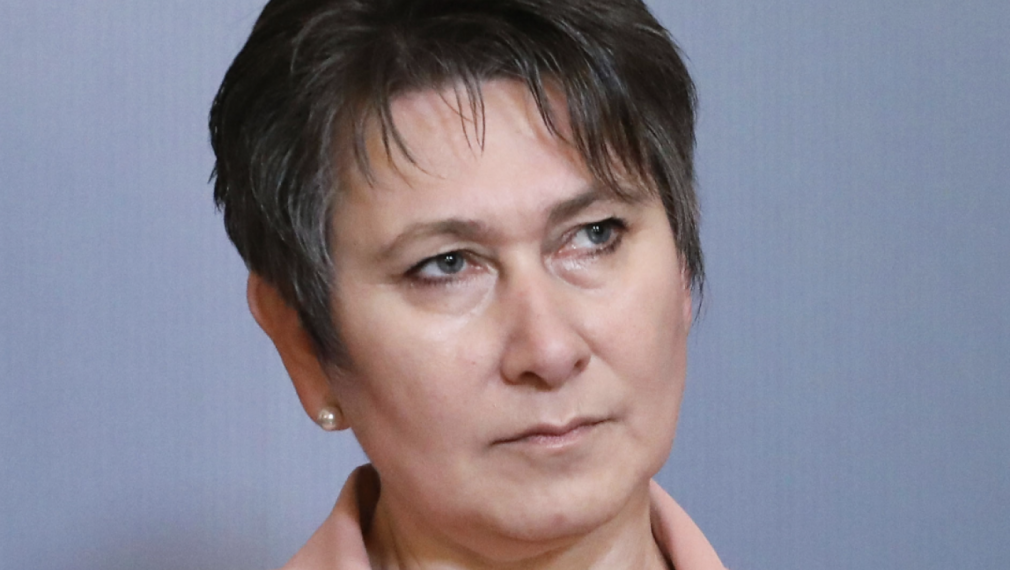 Комисия на МОН проверява сигнал за плагиатство срещу министър Везиева