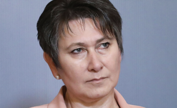 Комисия на МОН проверява сигнал за плагиатство срещу министър Везиева
