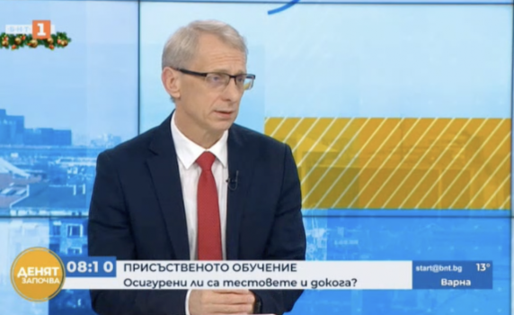 Акад. Денков: МОН беше изгонено, когато МЗ обсъждаше цените и доставчика на тестовете за учениците