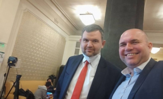 Владислав Панев подаде оставка като зам.-председател на ДБ след сефлито с Пеевски