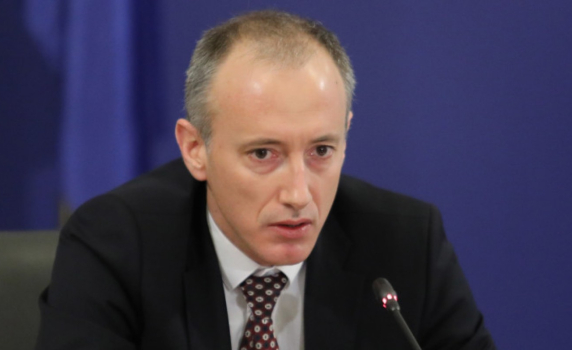 Тестовете за учениците трябва да отпаднат. Съмненията, че се правят заради комисионни са основателни