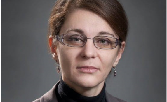 Защо военна за външен министър?