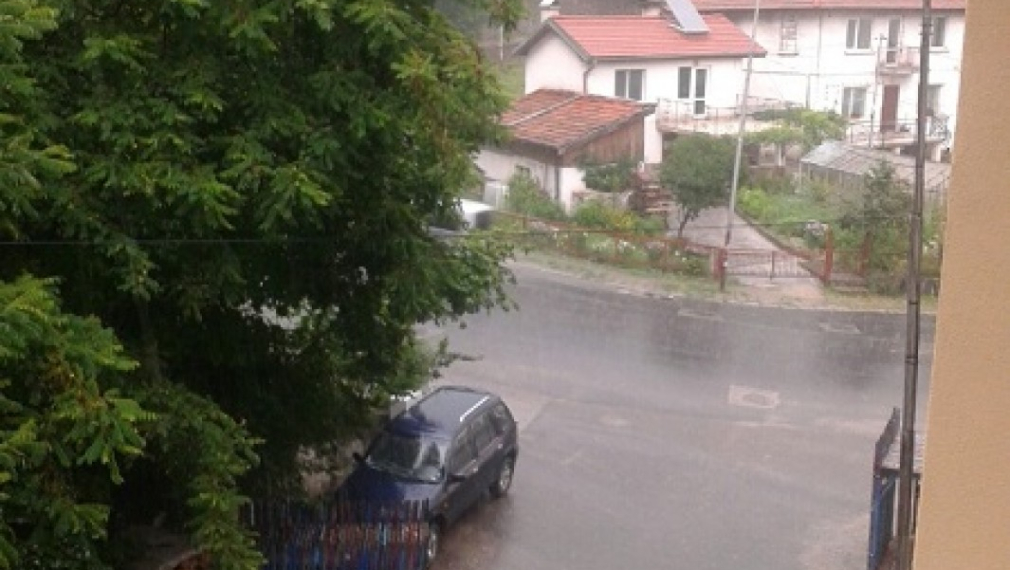Бедствено положение в Рудозем и Неделино заради проливни дъждове