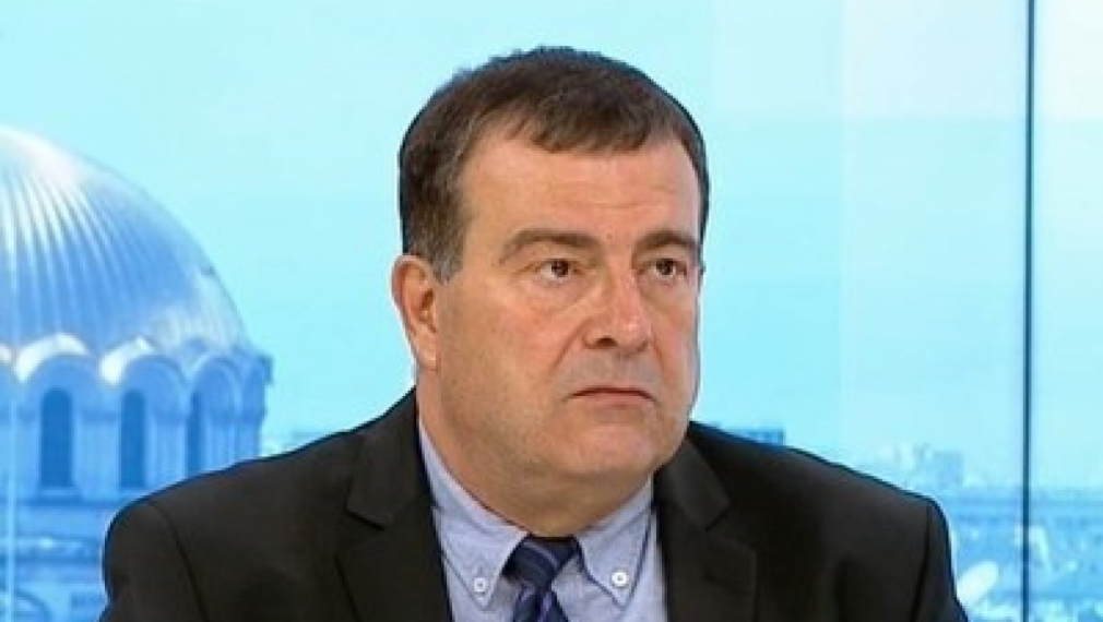 Д-р Димитър Петров: "Нескопосана" поръчка за тестове забави връщането на децата в училище