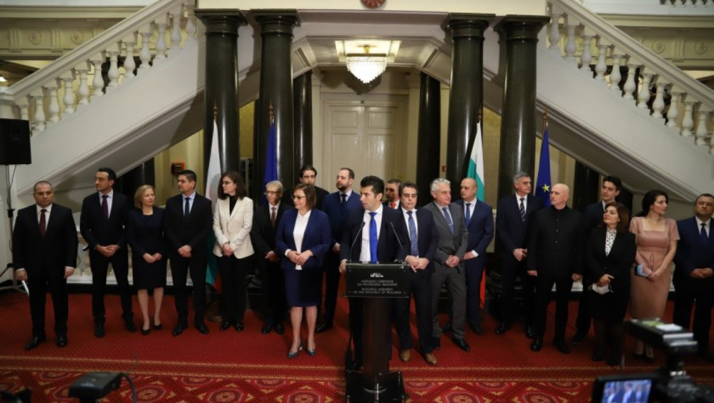 Парламентът ще гласува на извънредно заседание новото правителство