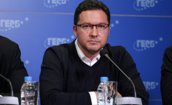Даниел Митов: Новата ляво-либерална коалиция връща мрежата на ДС