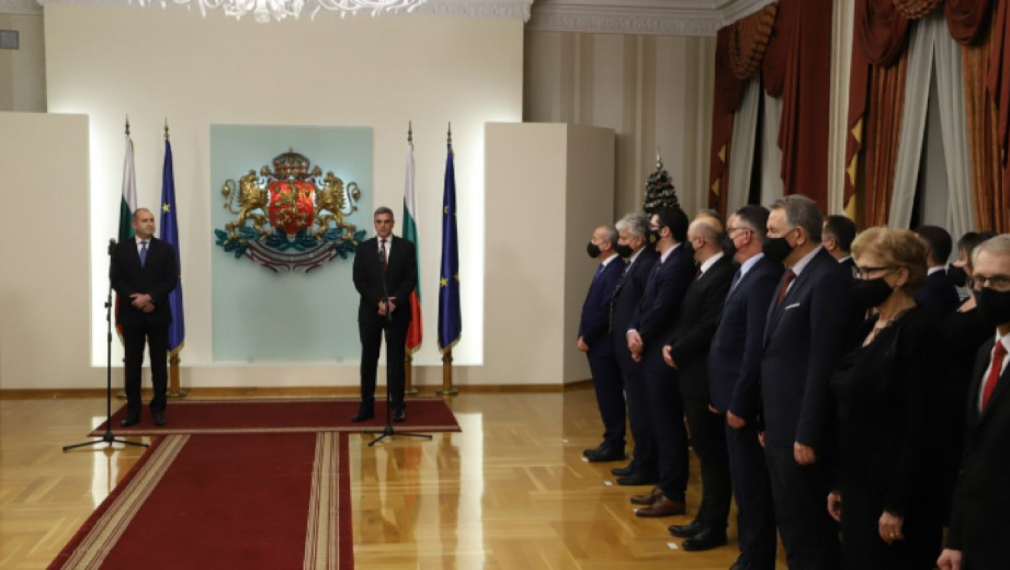 Радев към служебните министри: Вашата мисия е изпълнена, пречупихте най-тежката ковид вълна, разкрихте невиждани злоупотреби