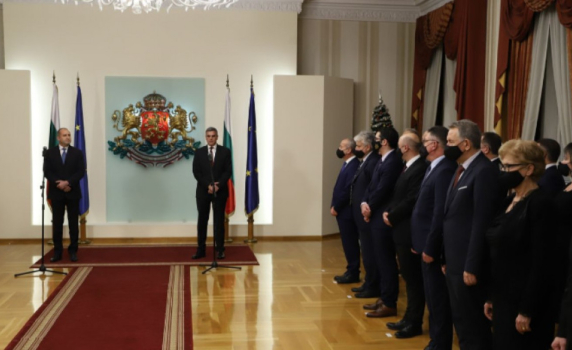 Радев към служебните министри: Вашата мисия е изпълнена, пречупихте най-тежката ковид вълна, разкрихте невиждани злоупотреби