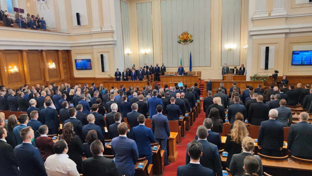 След неразбиране какво са гласували, депутатите ще променят мораториума за тока  