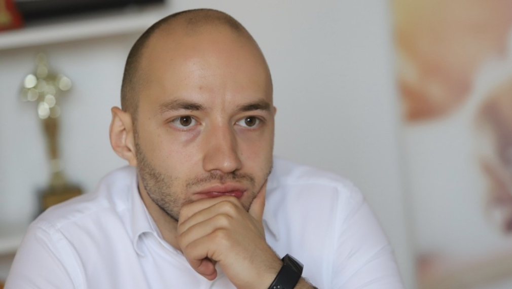 Димитър Ганев: Кабинетът е политически, далеч е от обещания А-отбор
