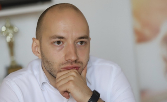 Димитър Ганев: Кабинетът е политически, далеч е от обещания А-отбор