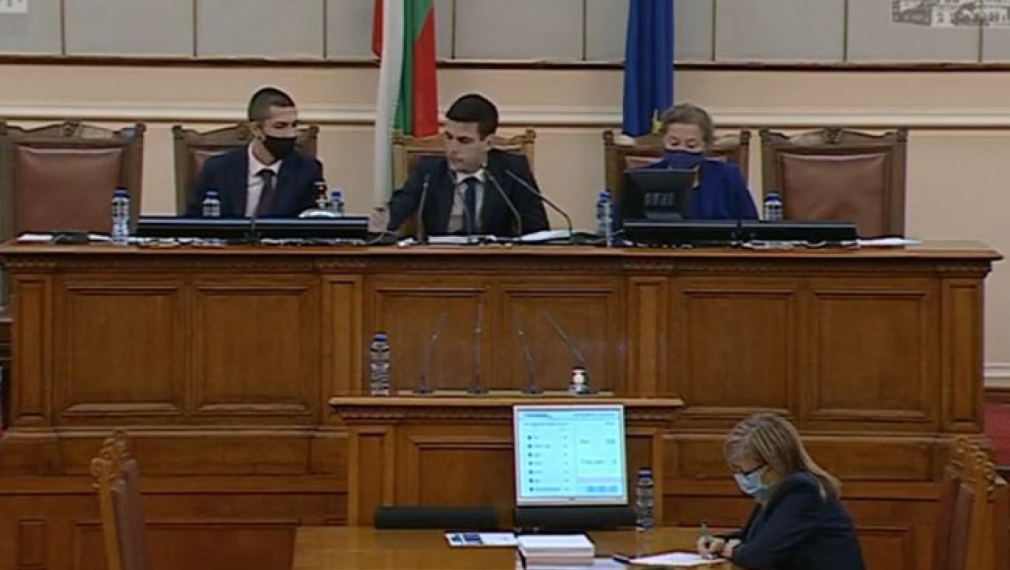 Депутатите се поправиха: Замразяват цените на тока, парното и водата до края на март