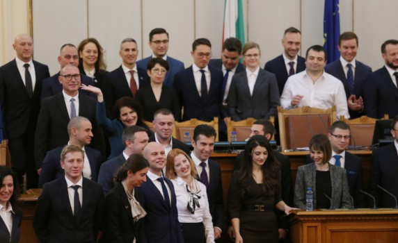 Комсомол, комсомол, ти летиш като сокол...