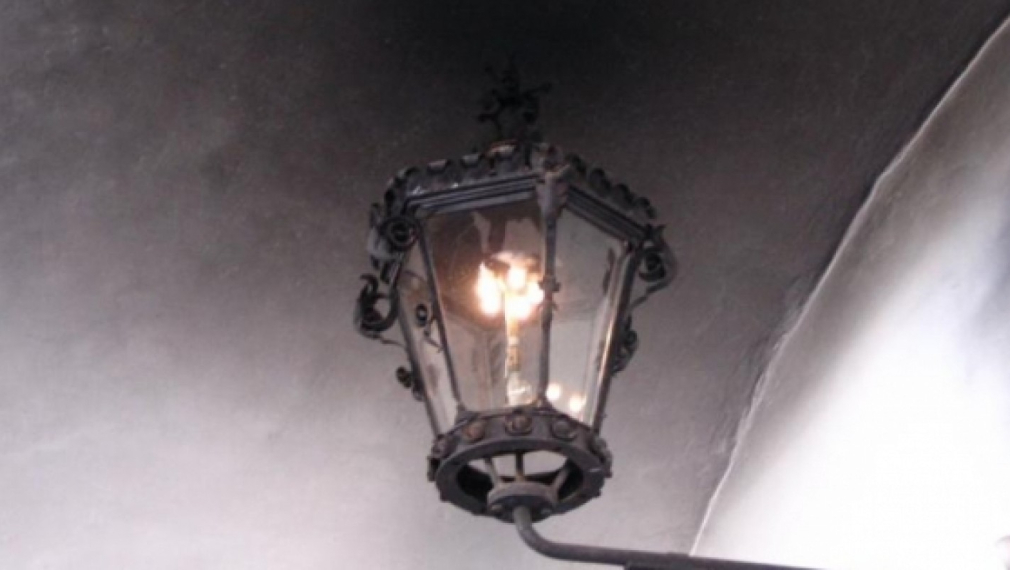 Кога светва първата лампа в България