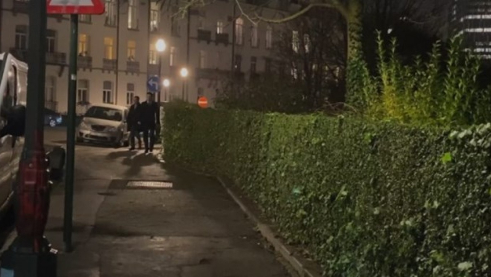 Пиарите на Петков прекалиха с негово видео от улиците на Брюксел в стил "Джони Уокър"