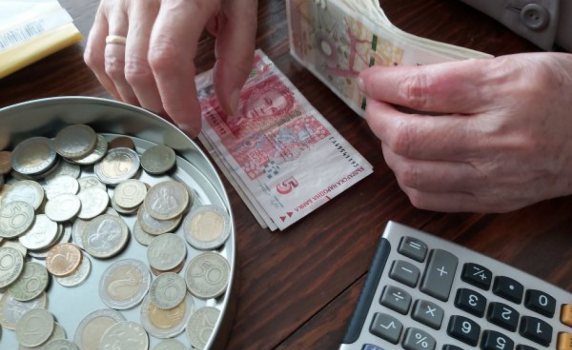 2 млрд. лв. повече са получили пенсионерите тази година