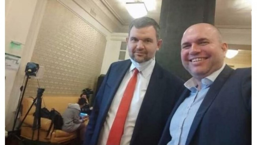 Фирма на Пеевски продаде имоти за 4.85 млн. лв., напук на списъка "Магнистски"