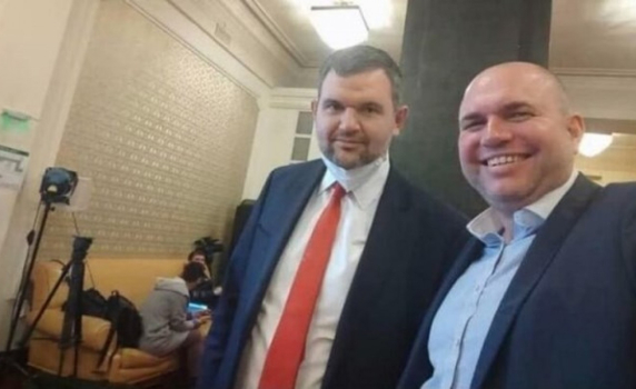 Фирма на Пеевски продаде имоти за 4.85 млн. лв., напук на списъка "Магнистски"