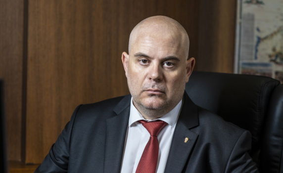 Гешев е готов да присъства на разпита на обвинения за пране на пари за "Хемус" Борислав Колев