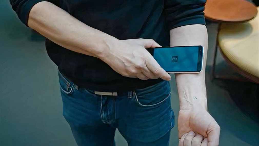 В Швеция разработват устройство за имплантиране на чипове с COVID сертификат