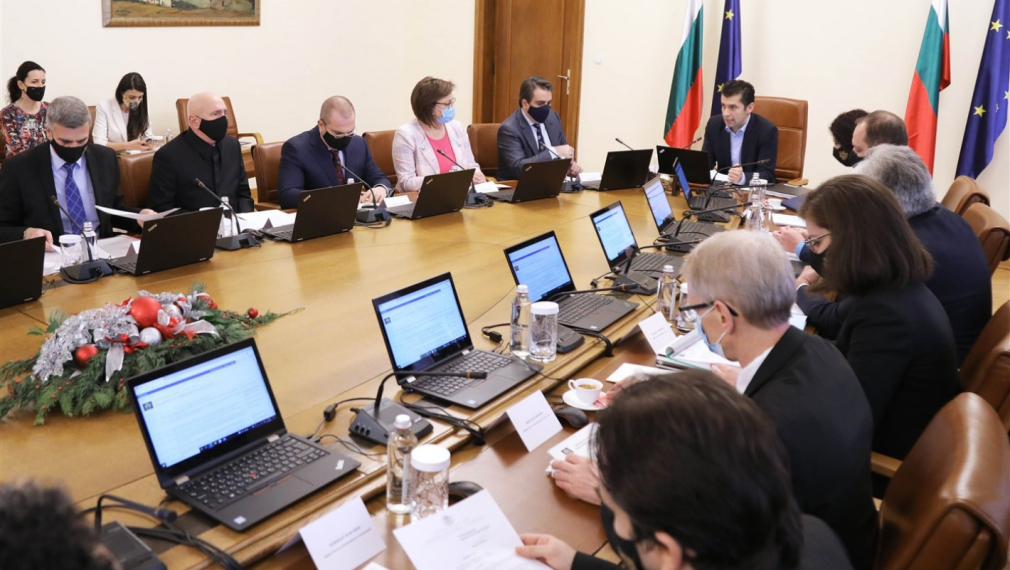 Петков: Даваме 40 млн. за тестове и 54 млн. за медиците на първа линия