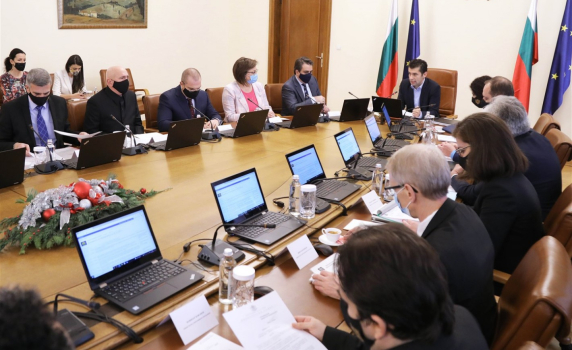 Петков: Даваме 40 млн. за тестове и 54 млн. за медиците на първа линия