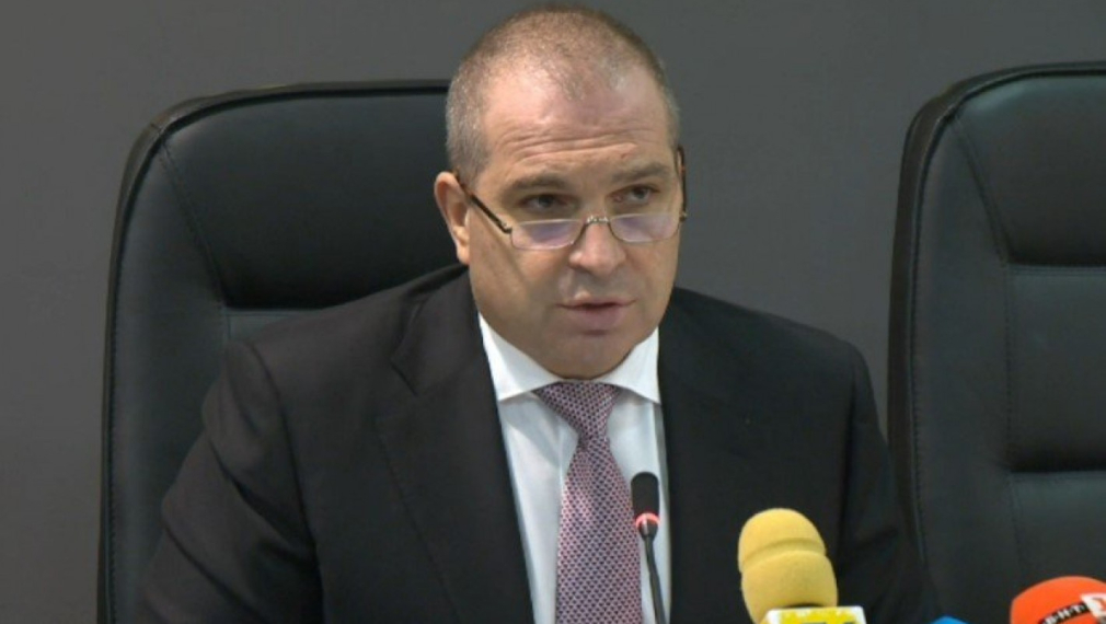 Уволняват дисциплинарно служителя от скандалното видео на Дунав мост