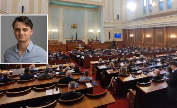  Отказалият се депутат Велико Минков: НС е театър - излизат на трибуната за клипче в социалните мрежи