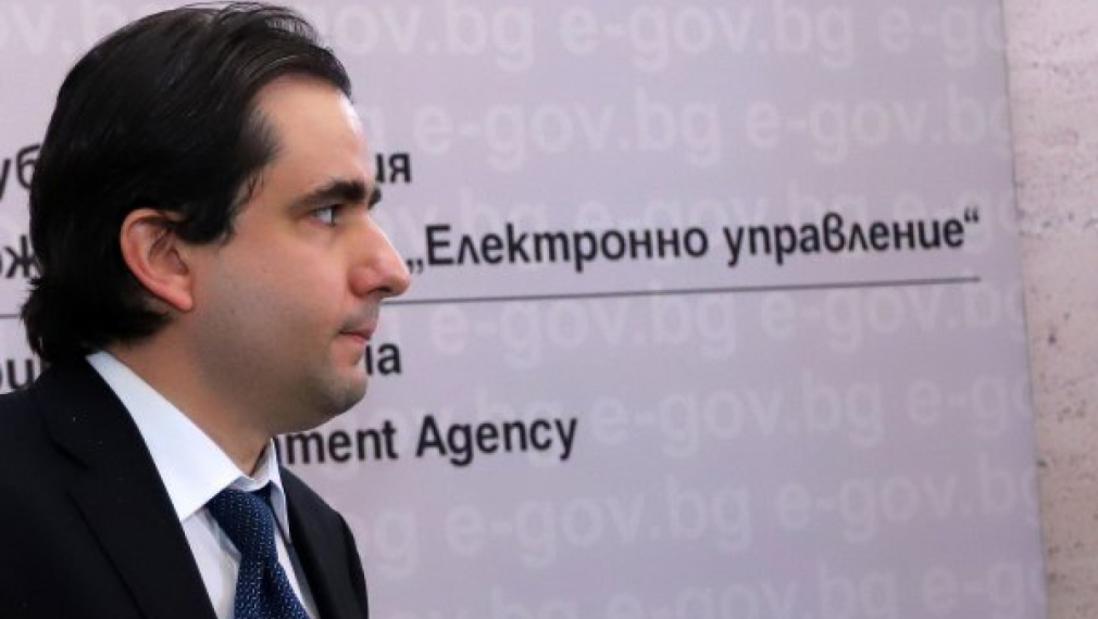 Заради еврорегламент чипът в личните карти все пак ще е задължителен, но ще се ползва по желание