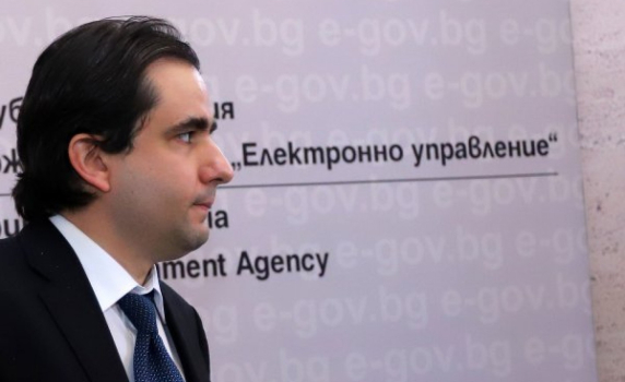Заради еврорегламент чипът в личните карти все пак ще е задължителен, но ще се ползва по желание