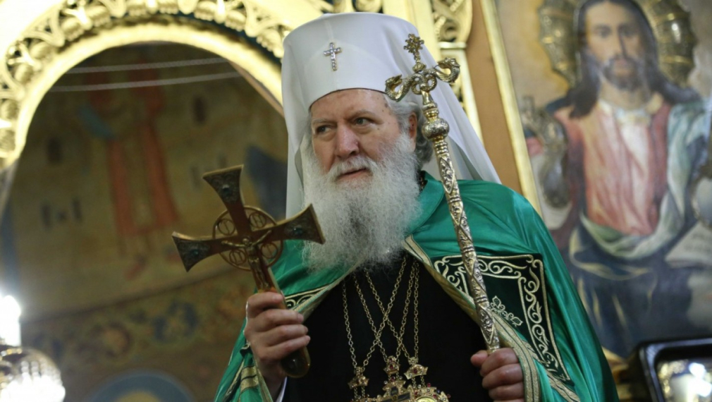 Бог се роди и стана човек, завеща ни любов не на думи, а на дела