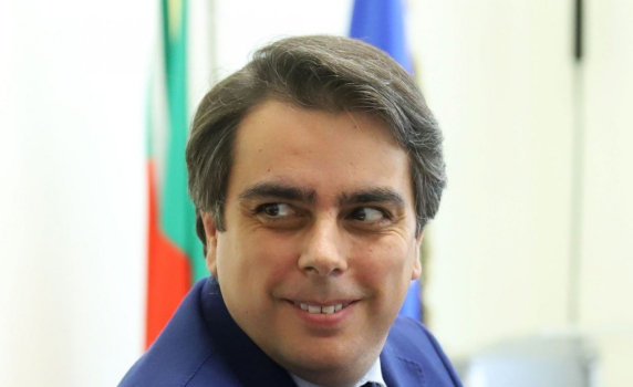 Как Асен Василев си измисли 7,73 млрд. лв. повече приходи в бюджета