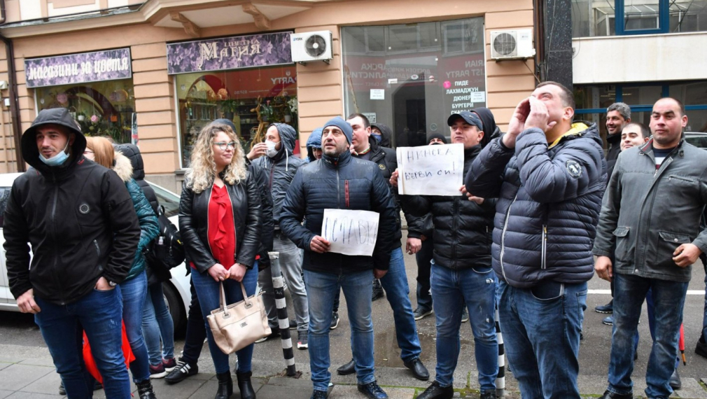 Младежкото БСП срещу Нинова в защита на Кирил Добрев