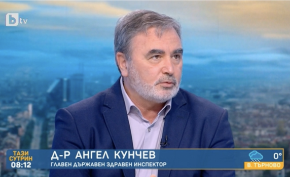 Доц. Кунчев: Новата вълна ще е цунами. Съкращаваме интервала за трета доза