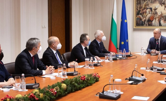 Радев: Достъпът до електроенергия на предсказуема и поносима цена е стратегическа задача